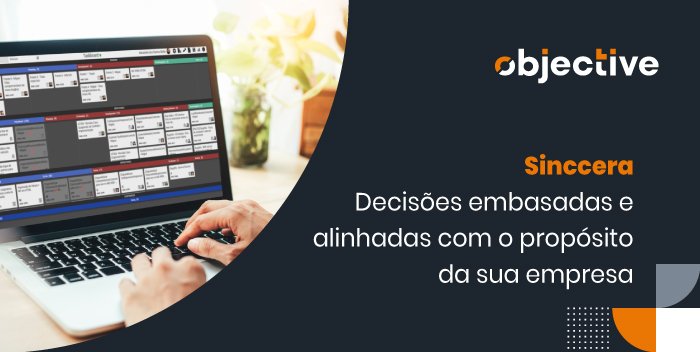 Imagem de um computador com um programa Sinccera de alinhamento e projeções de cenários em projetos de desenvolvimento de software, com a frase em destaque ao lado "sincceraÇ: Decisões embasadas e alinhadas com o propósito da sua empresa"