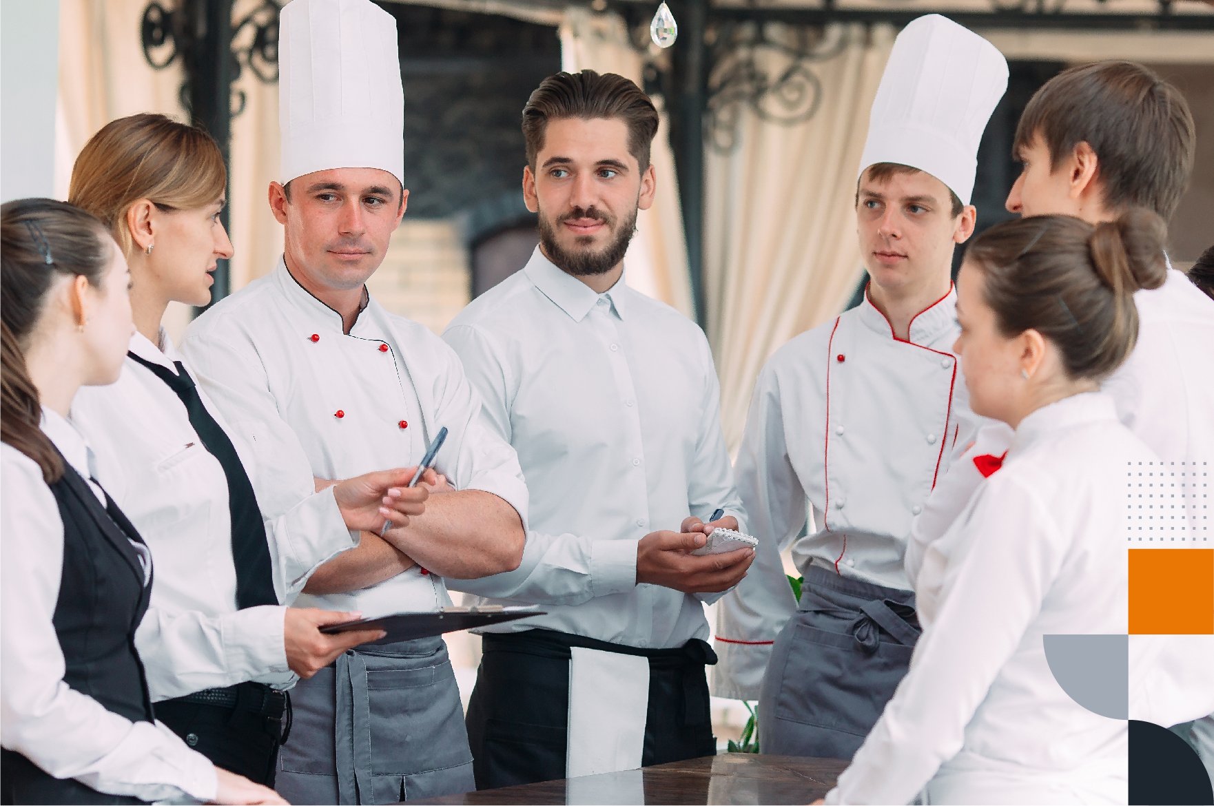imagem com uma roda de sete pessoas que representam uma equipe de restaurante