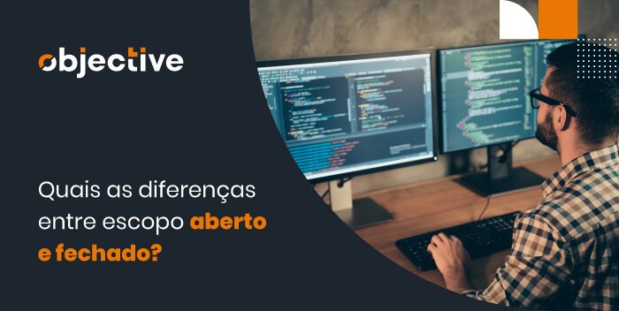 homem em frente a duas telas de computador programando e ao lado frase escrita "quais as diferenças entre escopo aberto e fechado?"