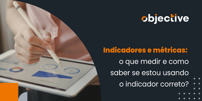 Pessoa analisando dados em um tablet e a escrita "Indicadores e métricas: o que medir e como saber se estou usando o indicador certo?"